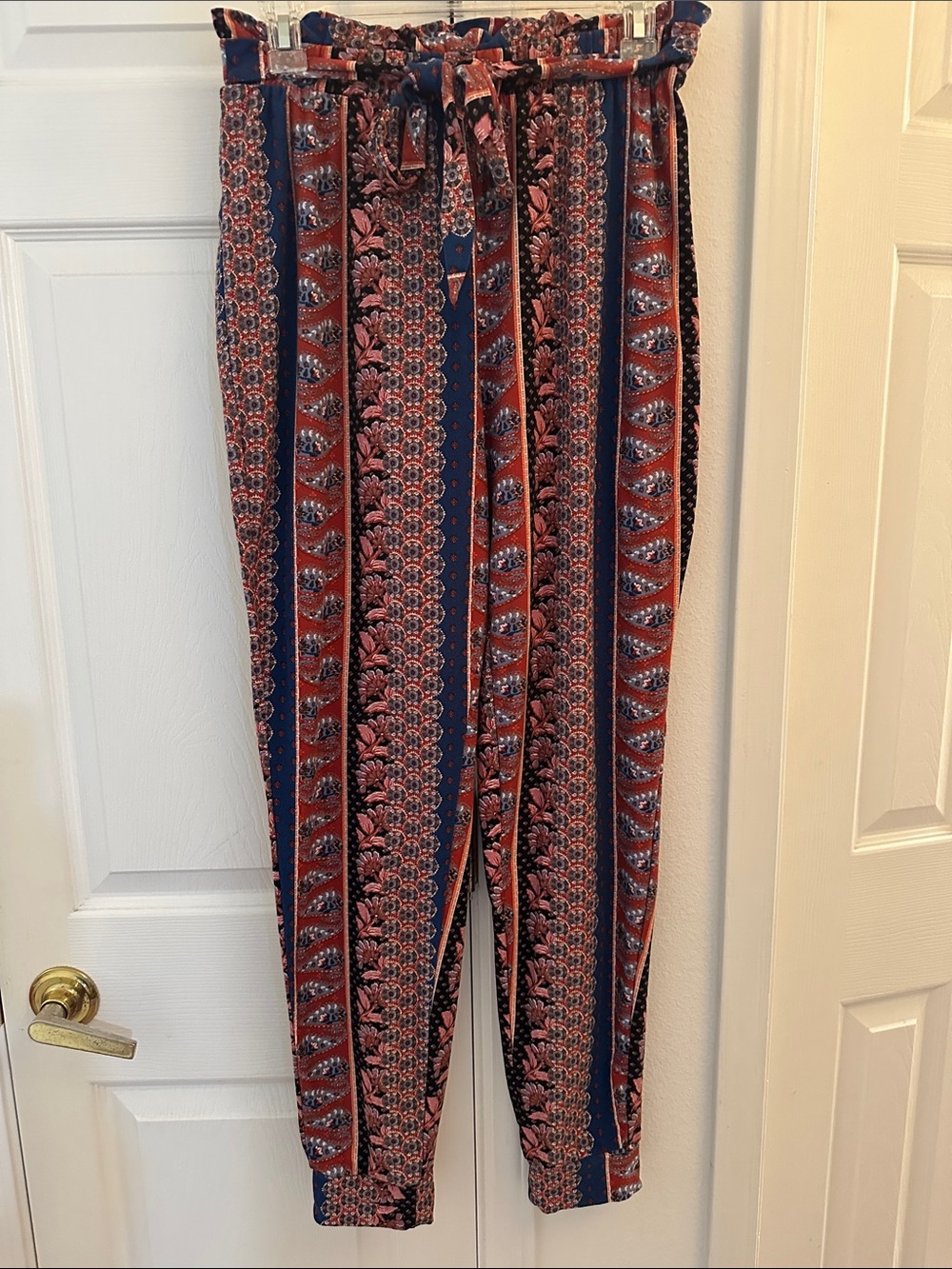 Mudd Boho Printed Paperbag Waist Pants in Rust & Navy Size Medium